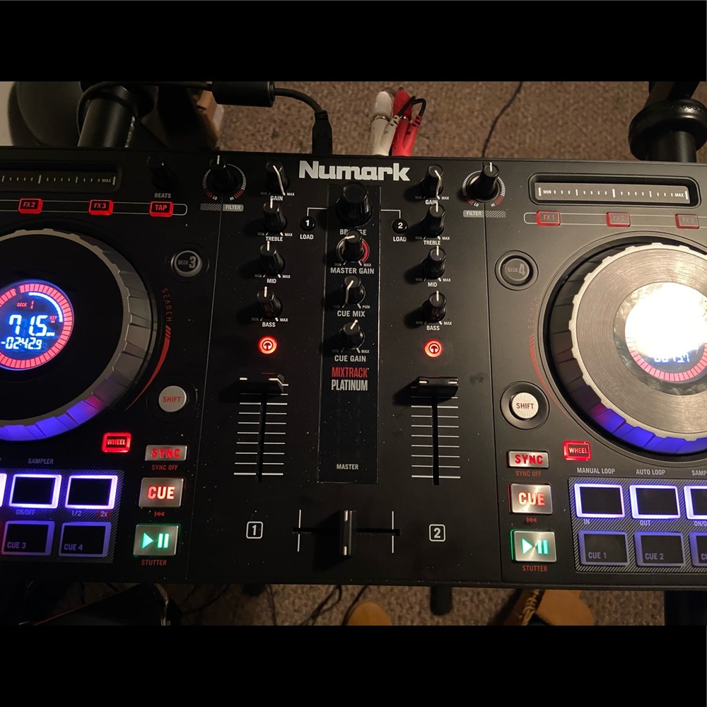 Numark Mixtrack Platinum DJ Controller